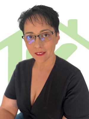 Csőke Anita, Kiwi ingatlan és hiteliroda